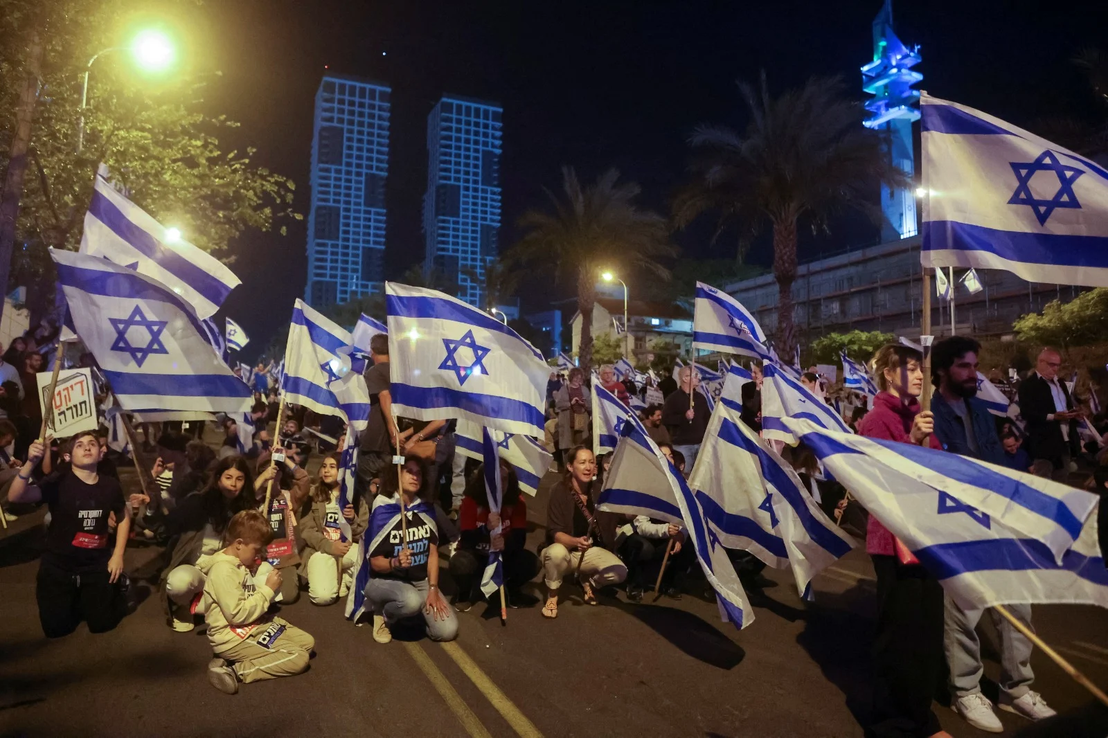 מפגינים בתל אביב