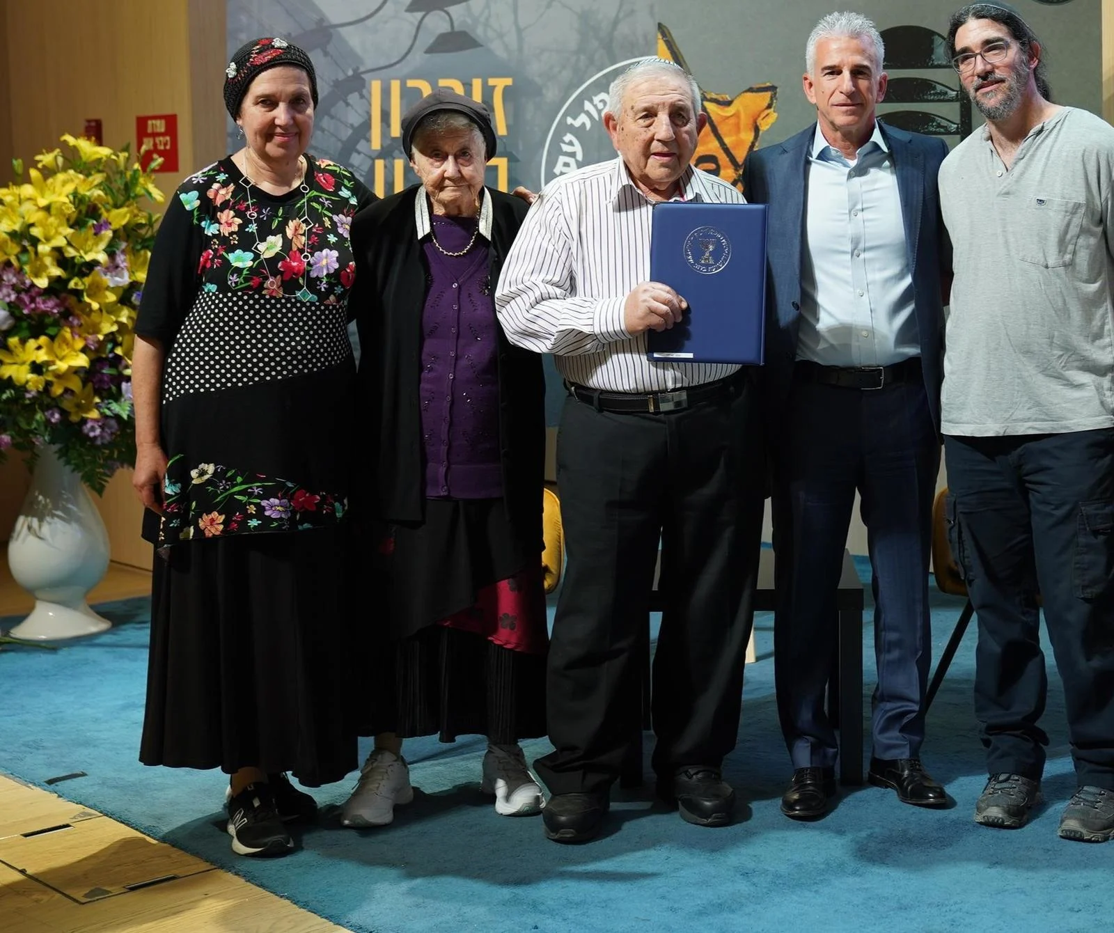 שורד השואה יעקב שניידר, סבה של הדס חנה שוחט ז''ל, עובדת המוסד ומשפחתו באירוע