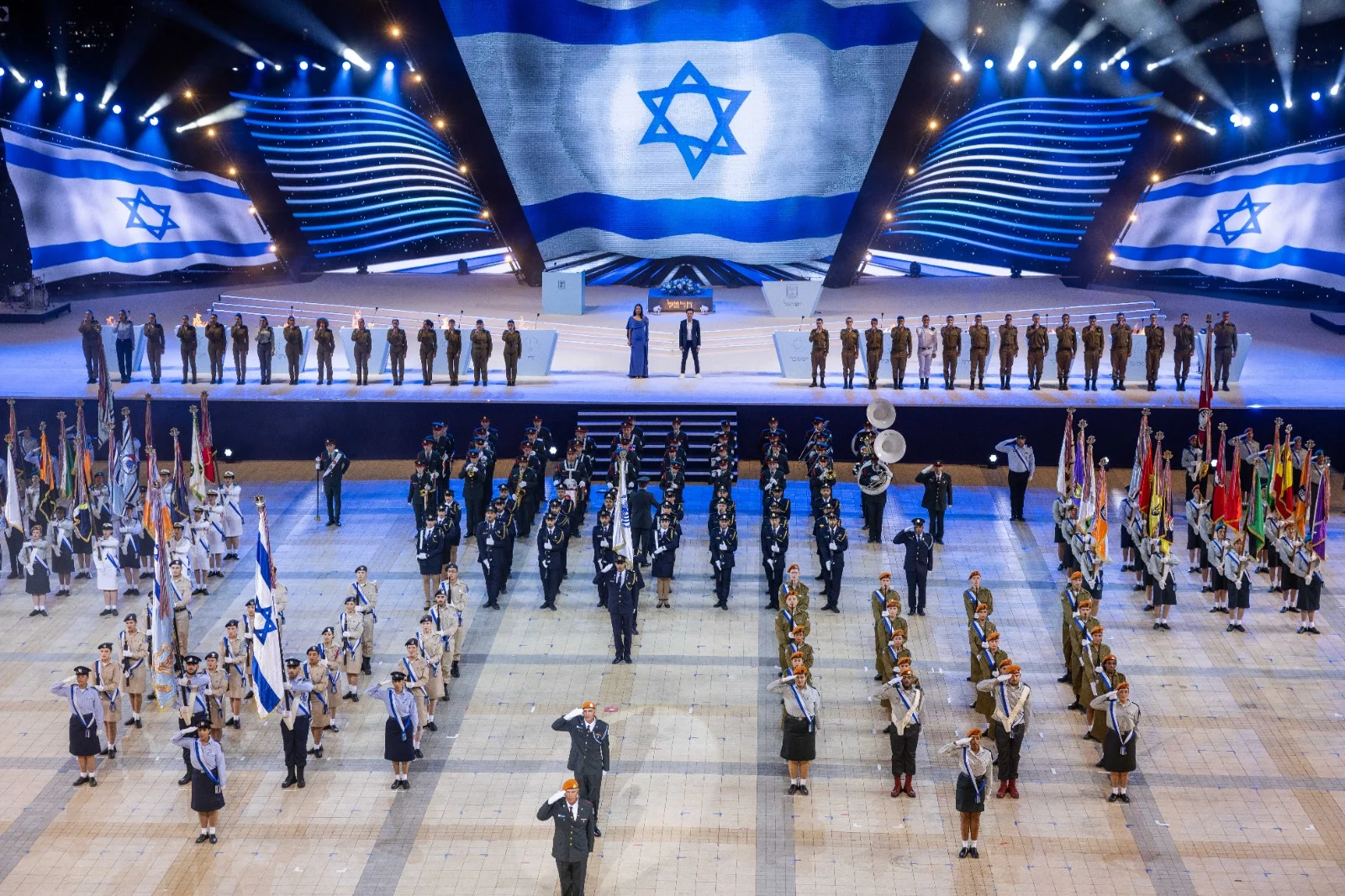 מישהו צריך כאן סלבז? טקס המשואות ביום העצמאות ה-75, 2023 (צילום מסך: רשת 13) מישהו צריך כאן סלבז? טקס המשואות ביום העצמאות ה-75, 2023 (צילום מסך: רשת 13)