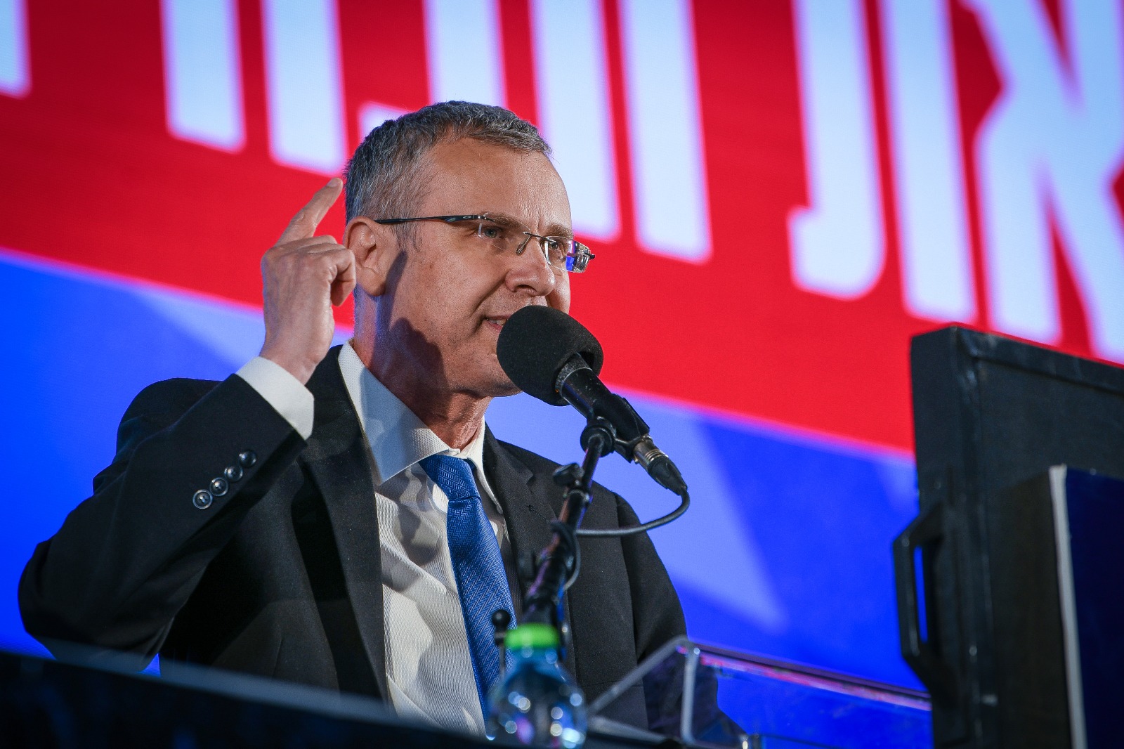 השר יריב לוין נואם בהפגנת הימין בירושלים
