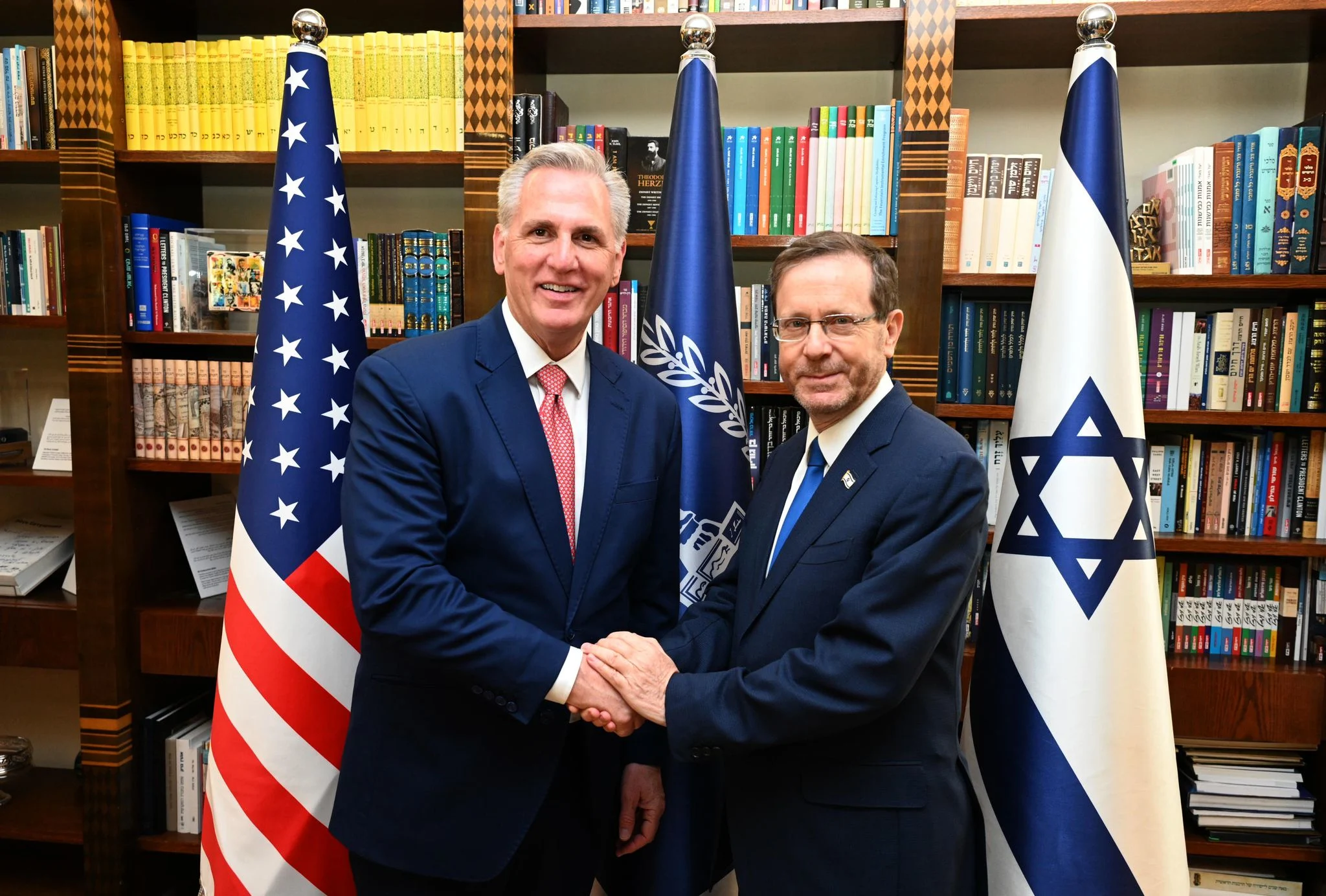 הנשיא יצחק הרצוג ויו''ר בית הנבחרים האמריקני קווין מקארת'י