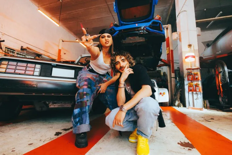 נס וסטילה בצילומי הקליפ ''תיק קטן''