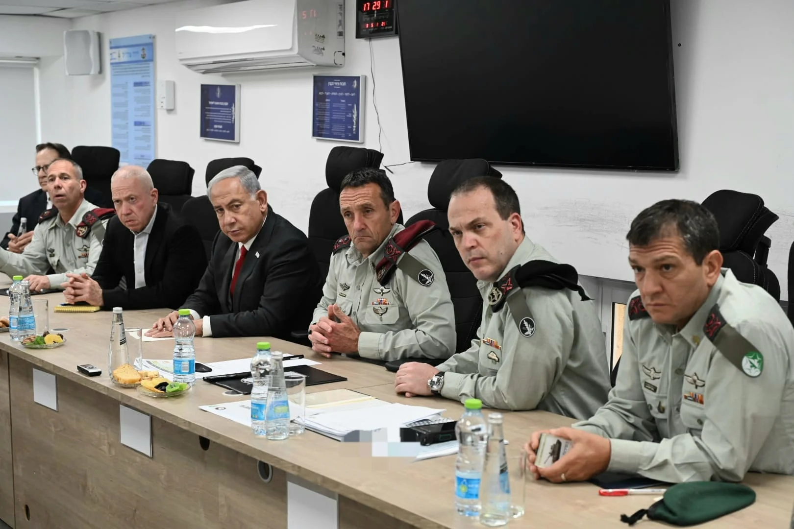 רה''מ נתניהו, שר הביטחון גלנט והרמטכ''ל הרצי הלוי בהערכת מצב