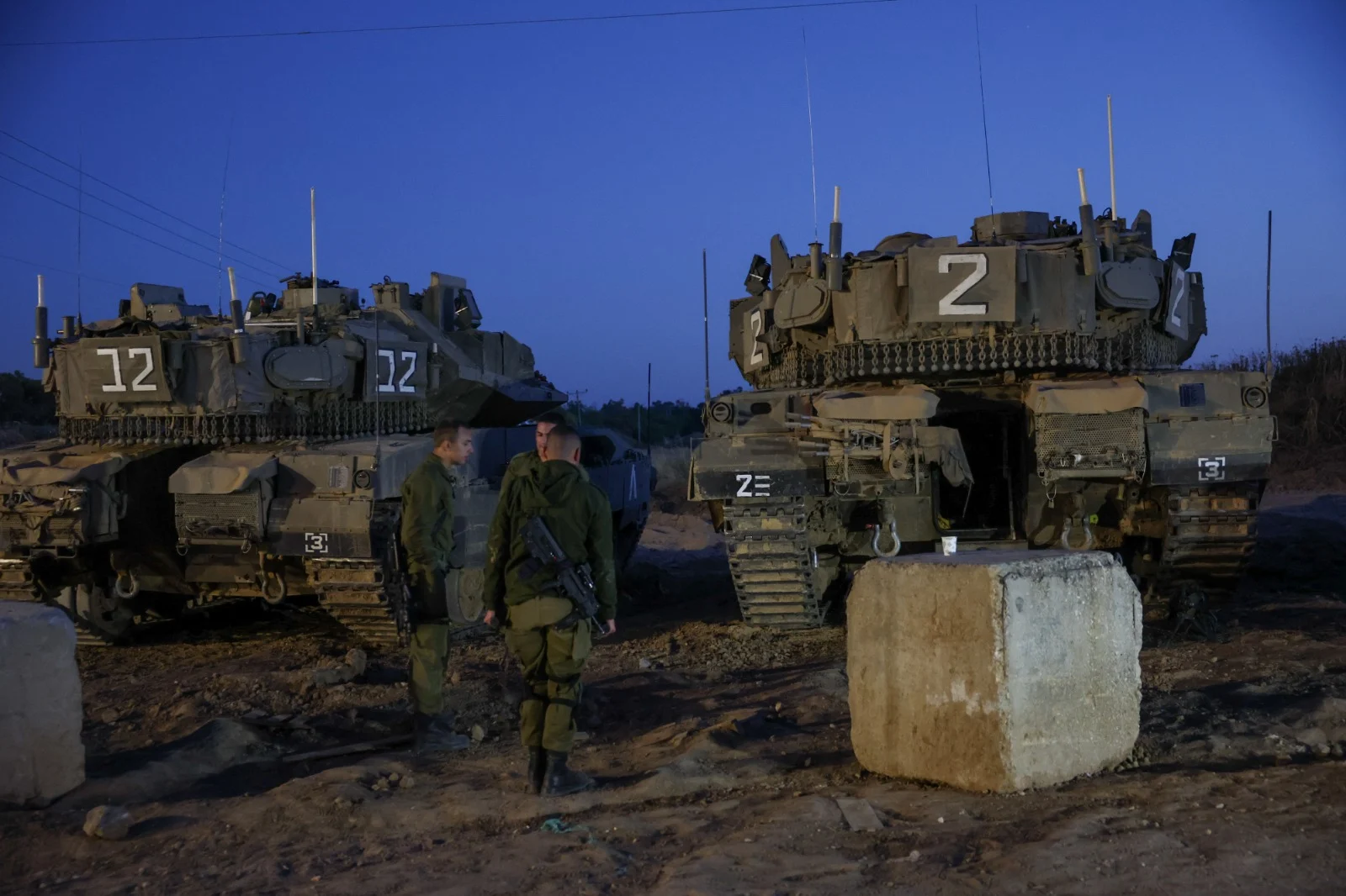 טנקים צה''ליים בגבול הרצועה הערב