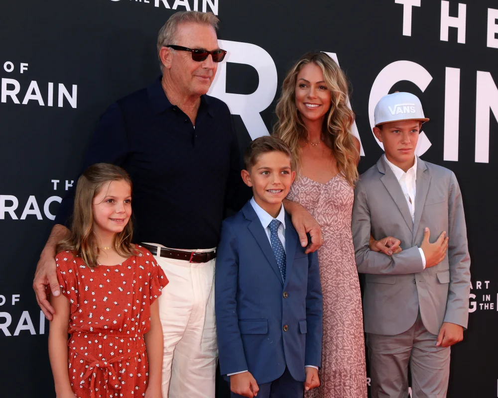 קווין קוסטנר, אשתו כריסטין והילדים