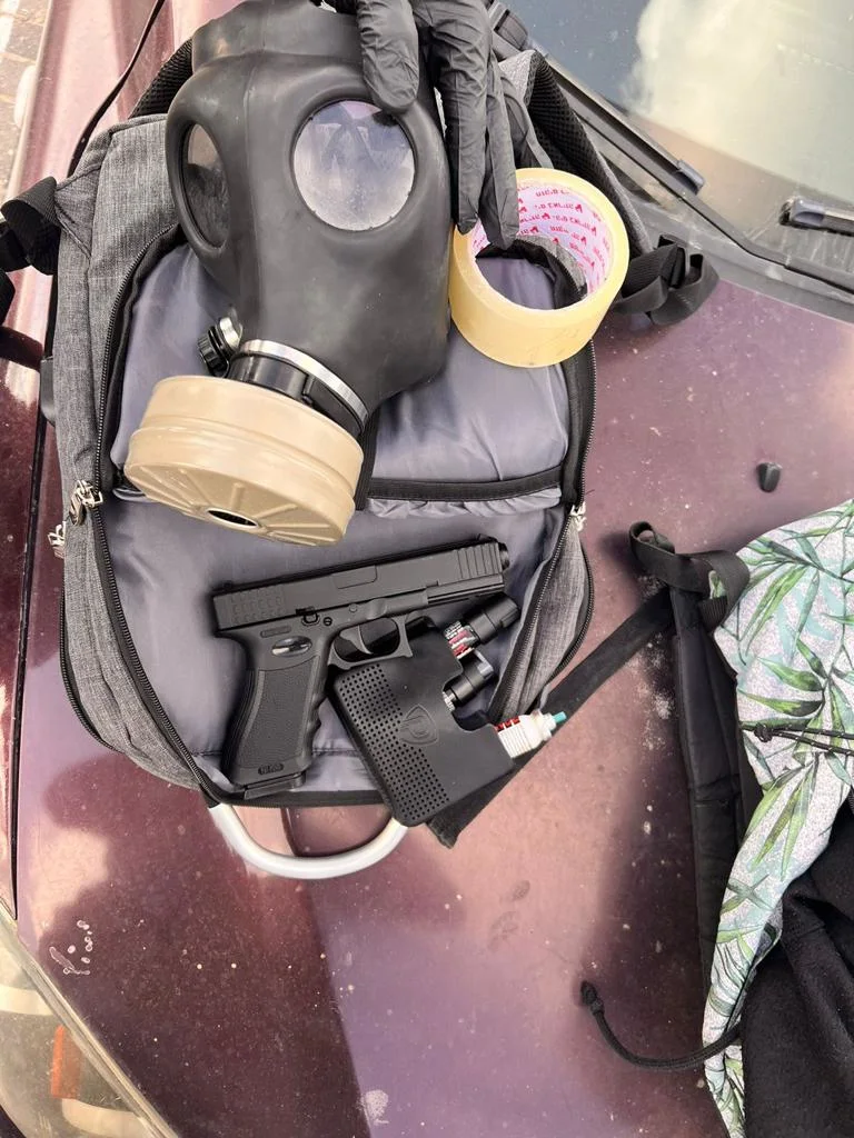 הפריטים שנמצאו בחיפוש