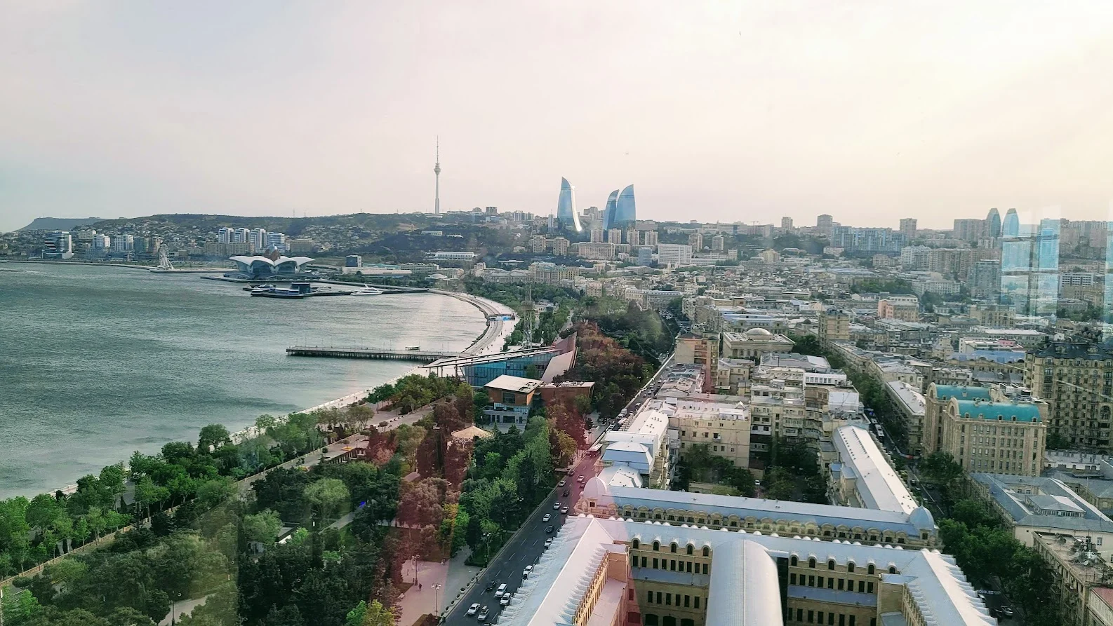 תצפית על מגדלי הלהבה באקו