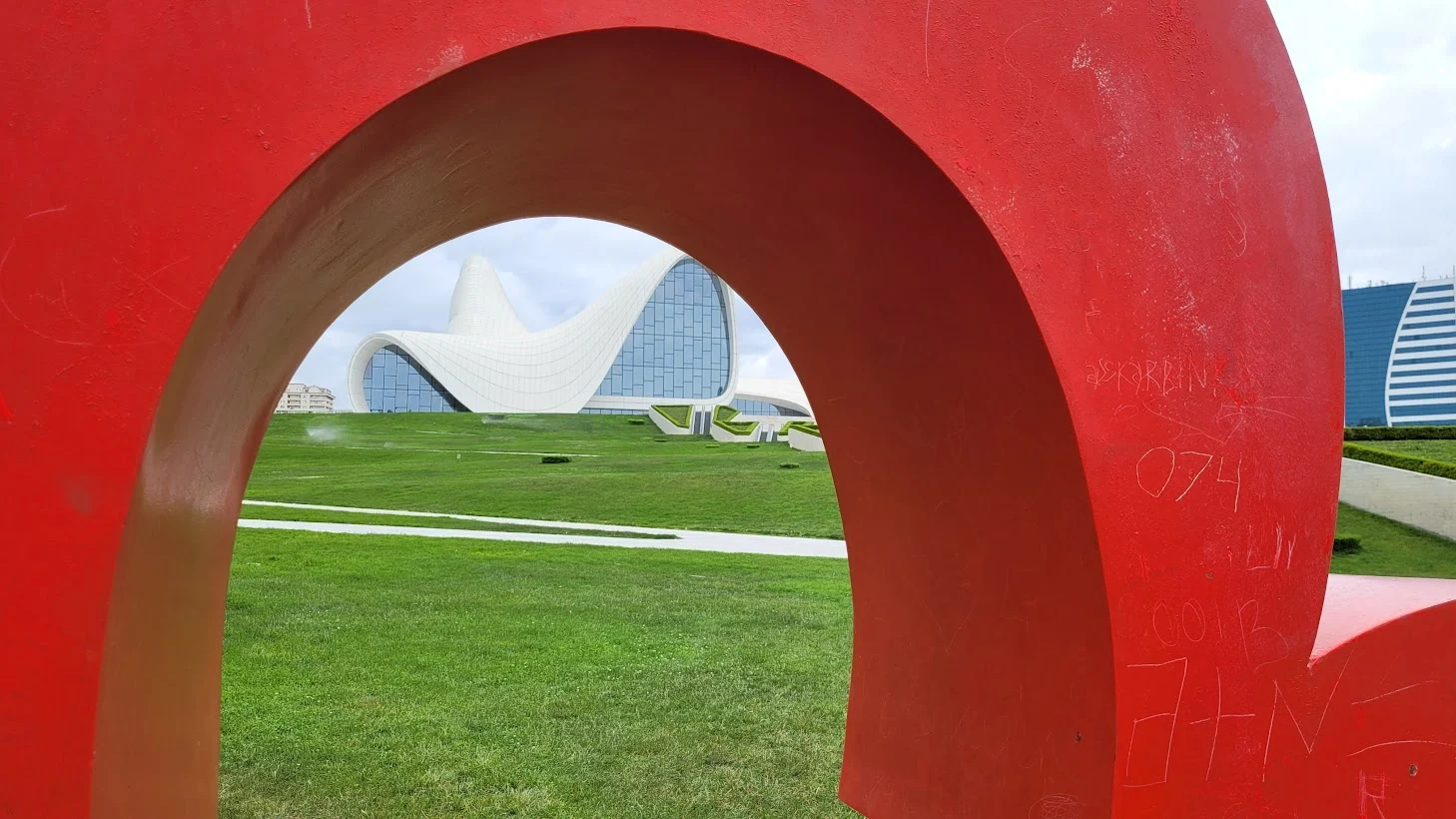 באקו - עיר של ניגודים