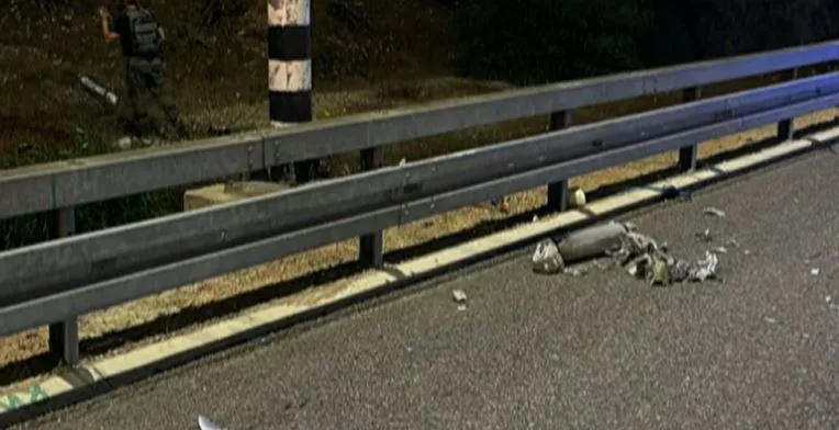 רסיס רקטה על כביש 4