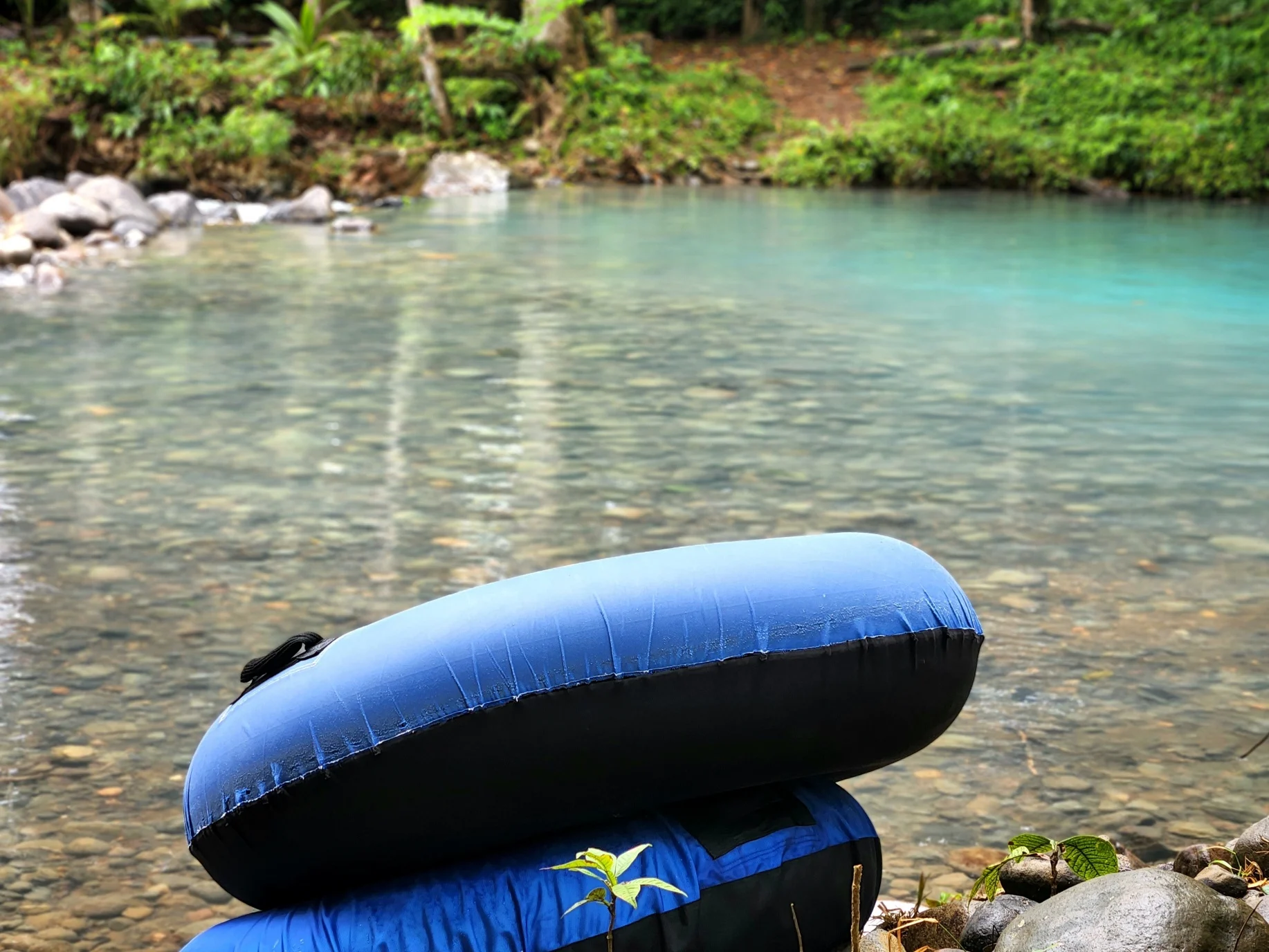 נהר עם צבע מהפנט, ריו סלסטה, ביחגואה