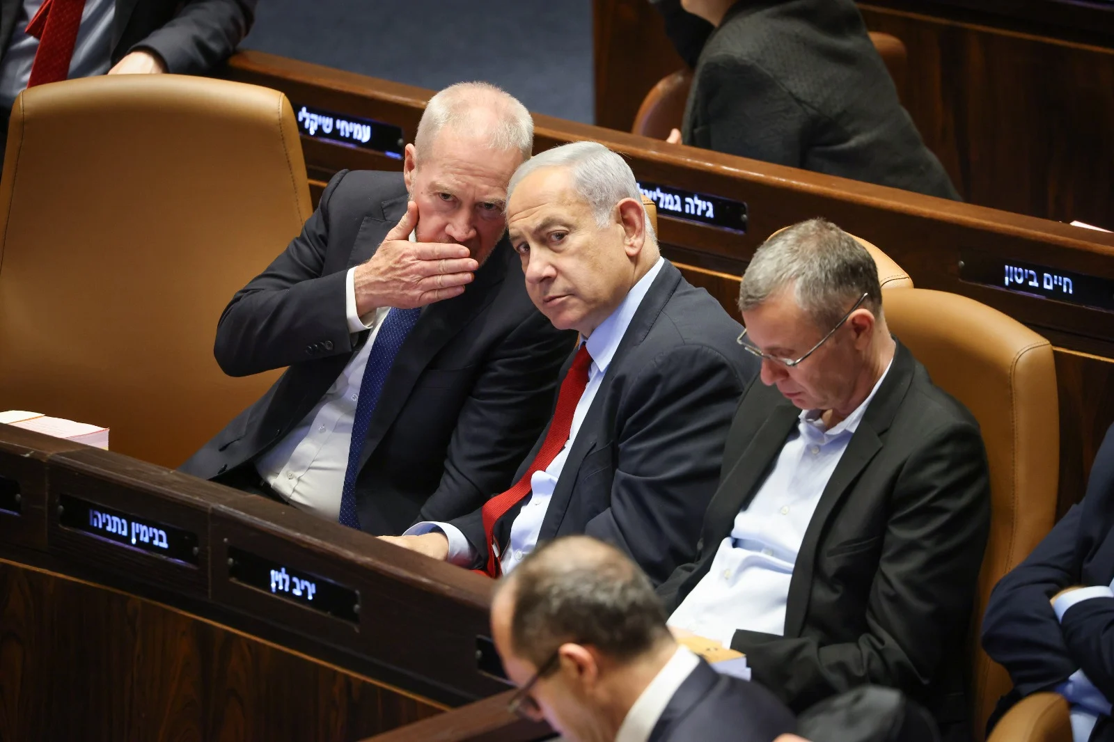 יואב גלנט, בנימין נתניהו ויריב לוין