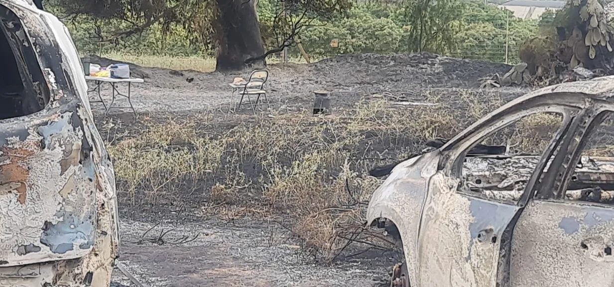 רכבים שנשרפו כליל בשריפה ליד זיקים