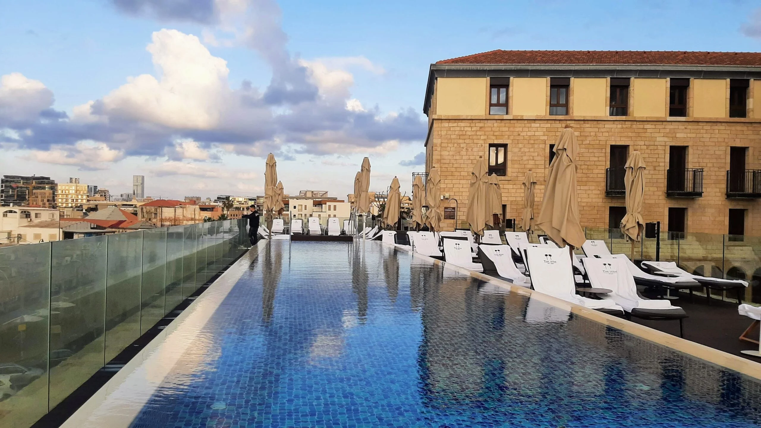 הבריכה של מלון סטאי