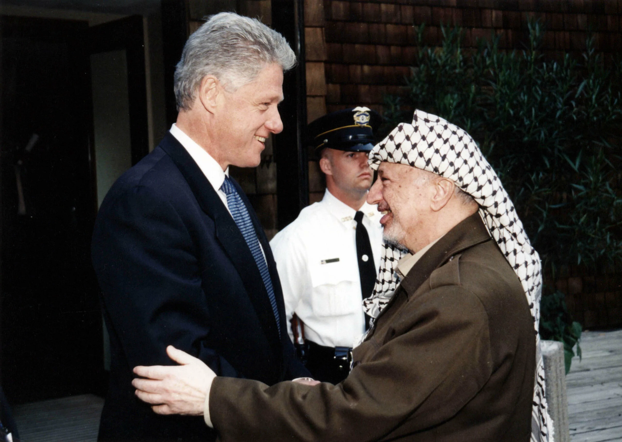 יאסר ערפאת וביל קלינטון