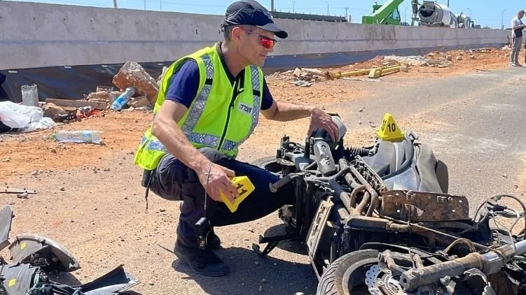 זירת התאונה - האופנוע ההרוס