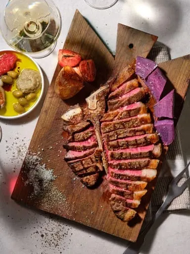 אומניה, סטייק