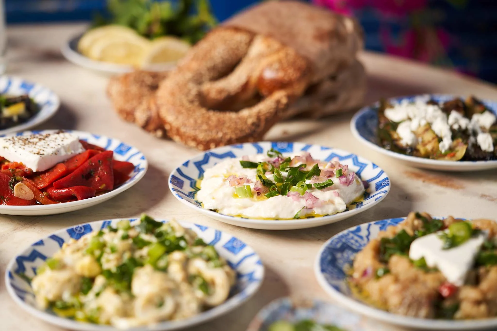 . סלון יווני, מאזטים