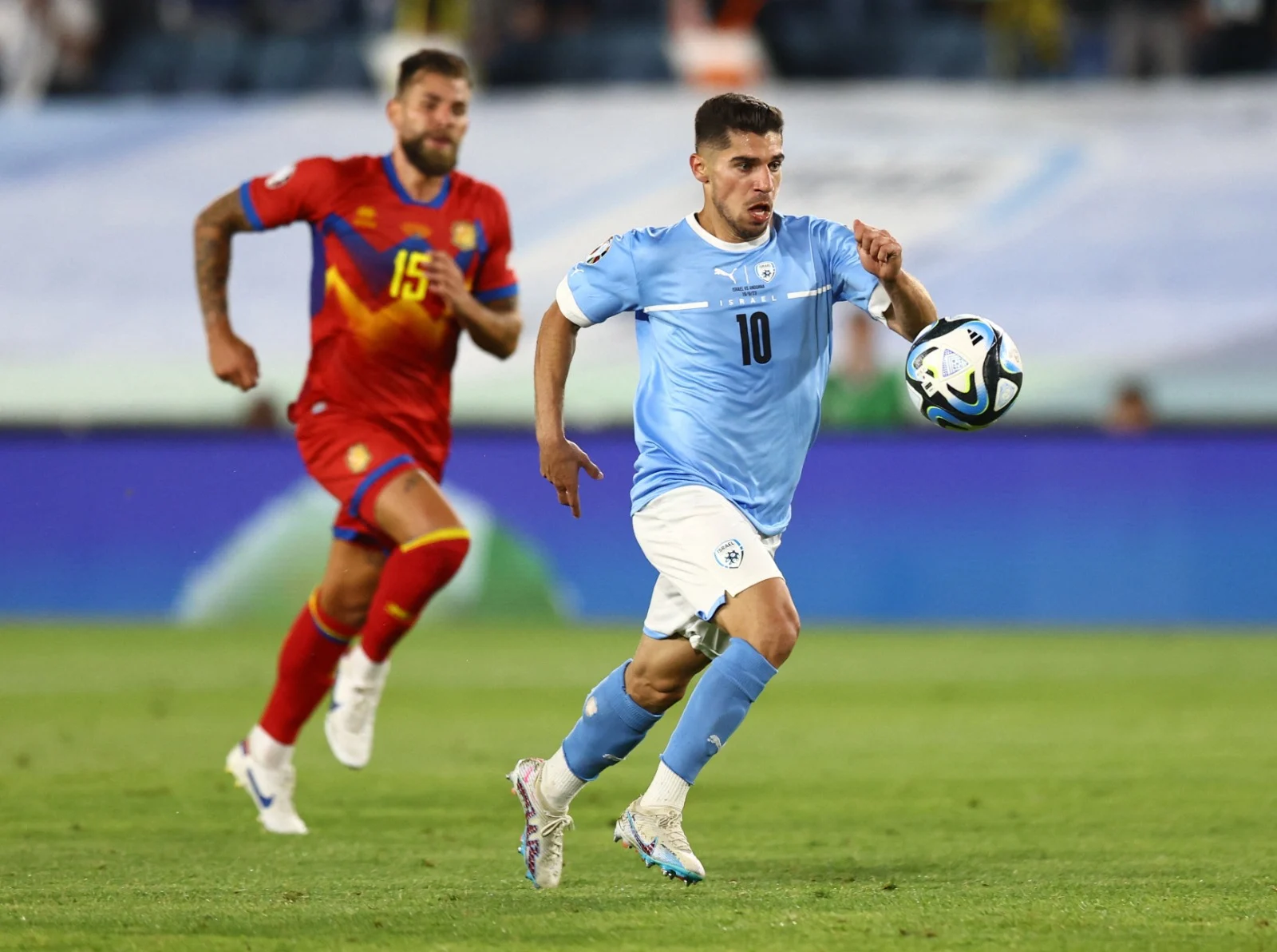 מנור סולומון מקדים את שחקן הגנת אנדורה