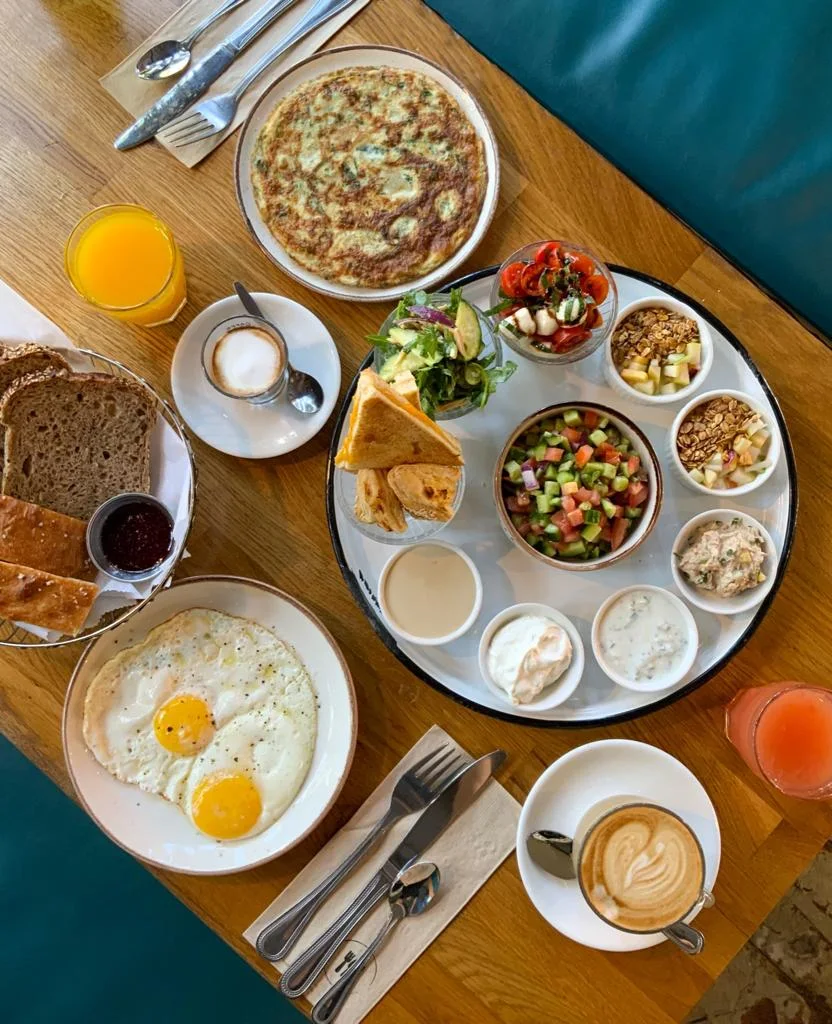 קפה יהושע, ארוחת בוקר