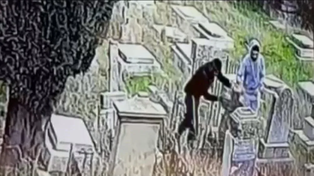 השחתת בית עלמין נוצרי בירושלים