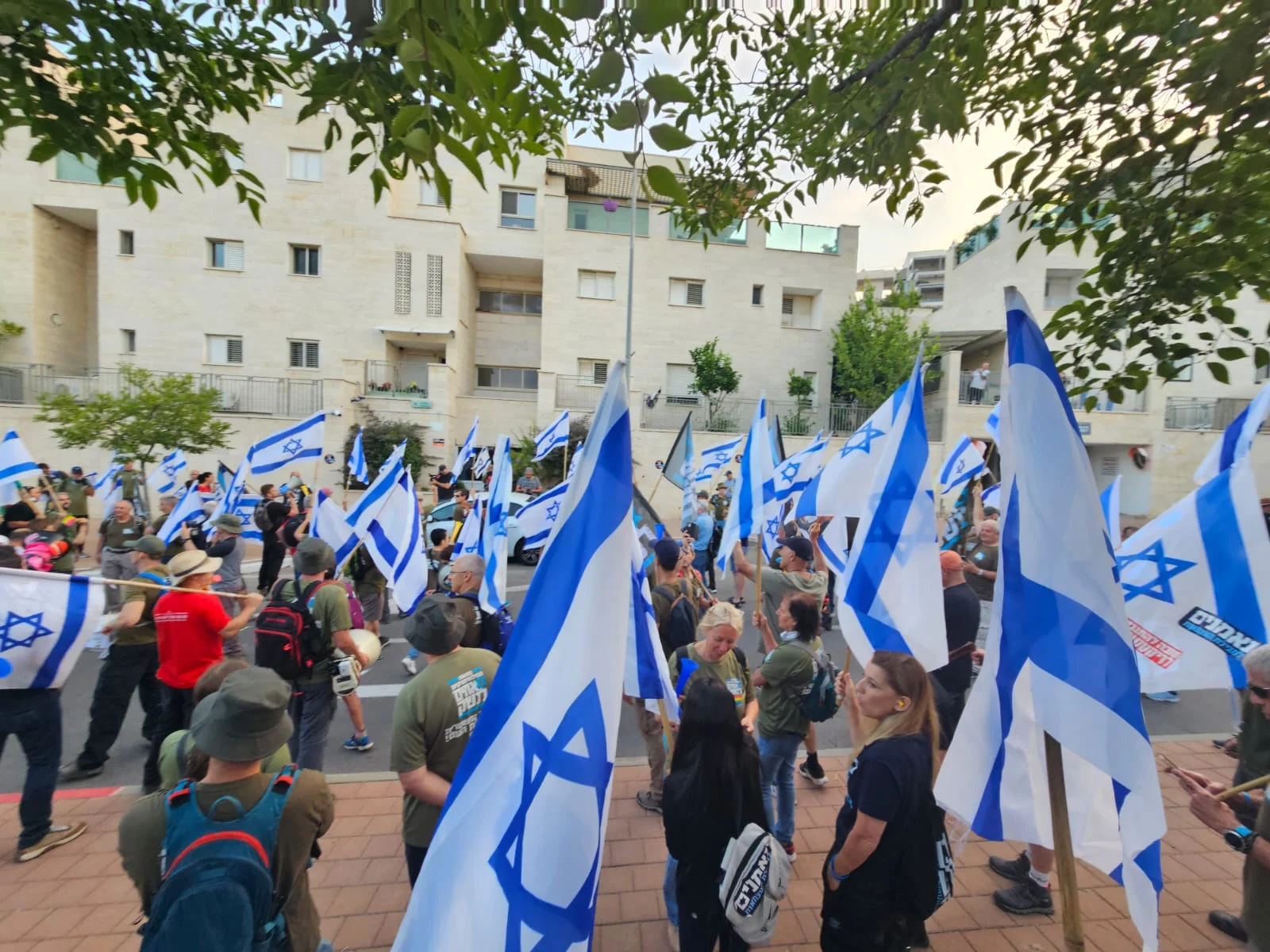 מחאת המילואימניקים אחים לנשק