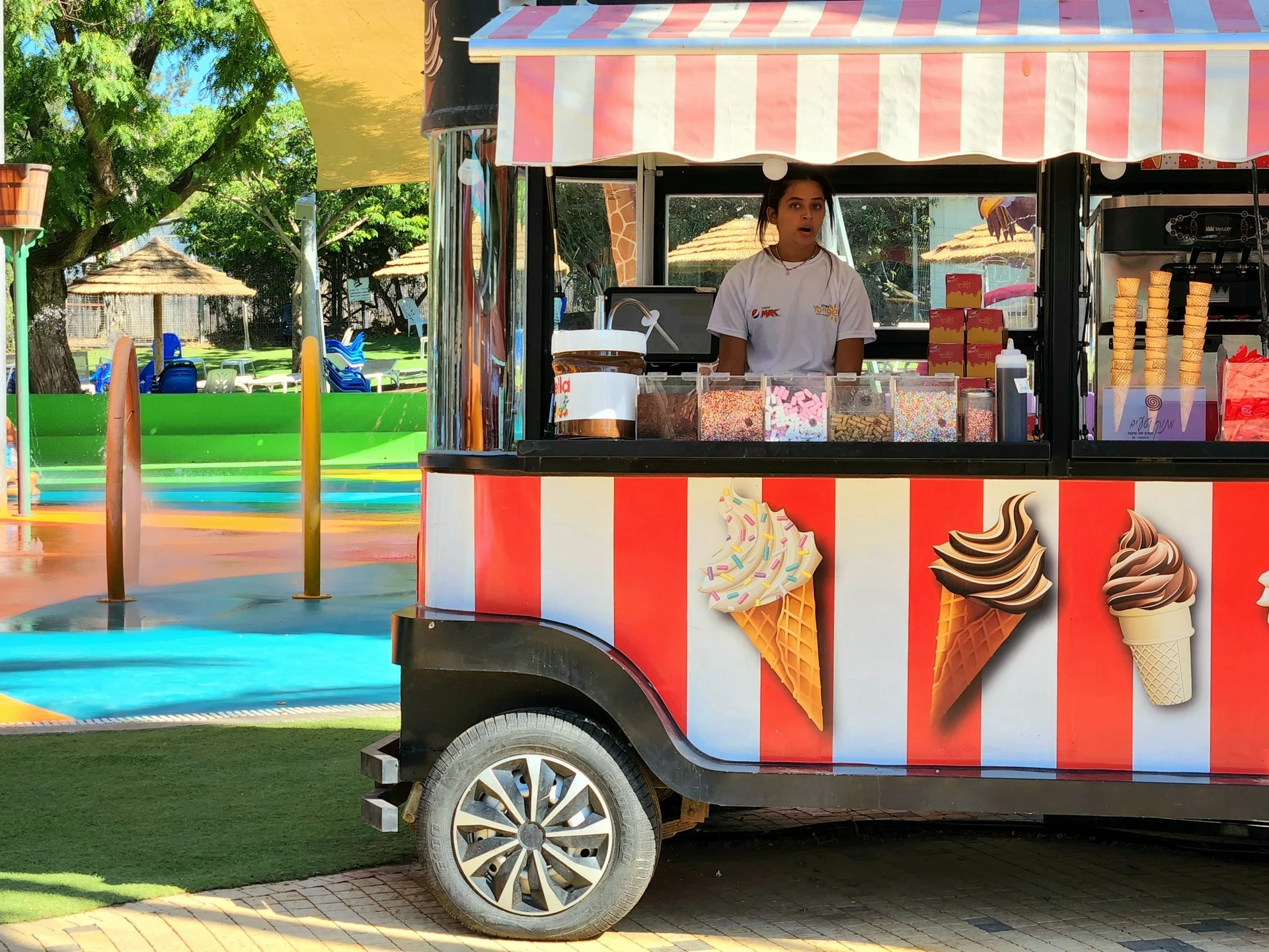 פודטראק צבעוניים בפארק המים בשפיים