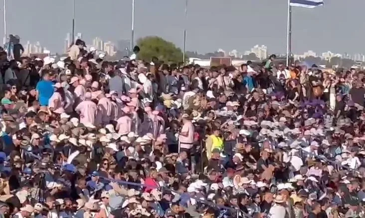 מחאת ההורים בטקס הכנפיים