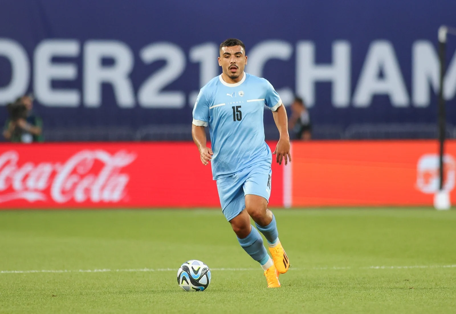 כארם ג'אבר עם הכדור