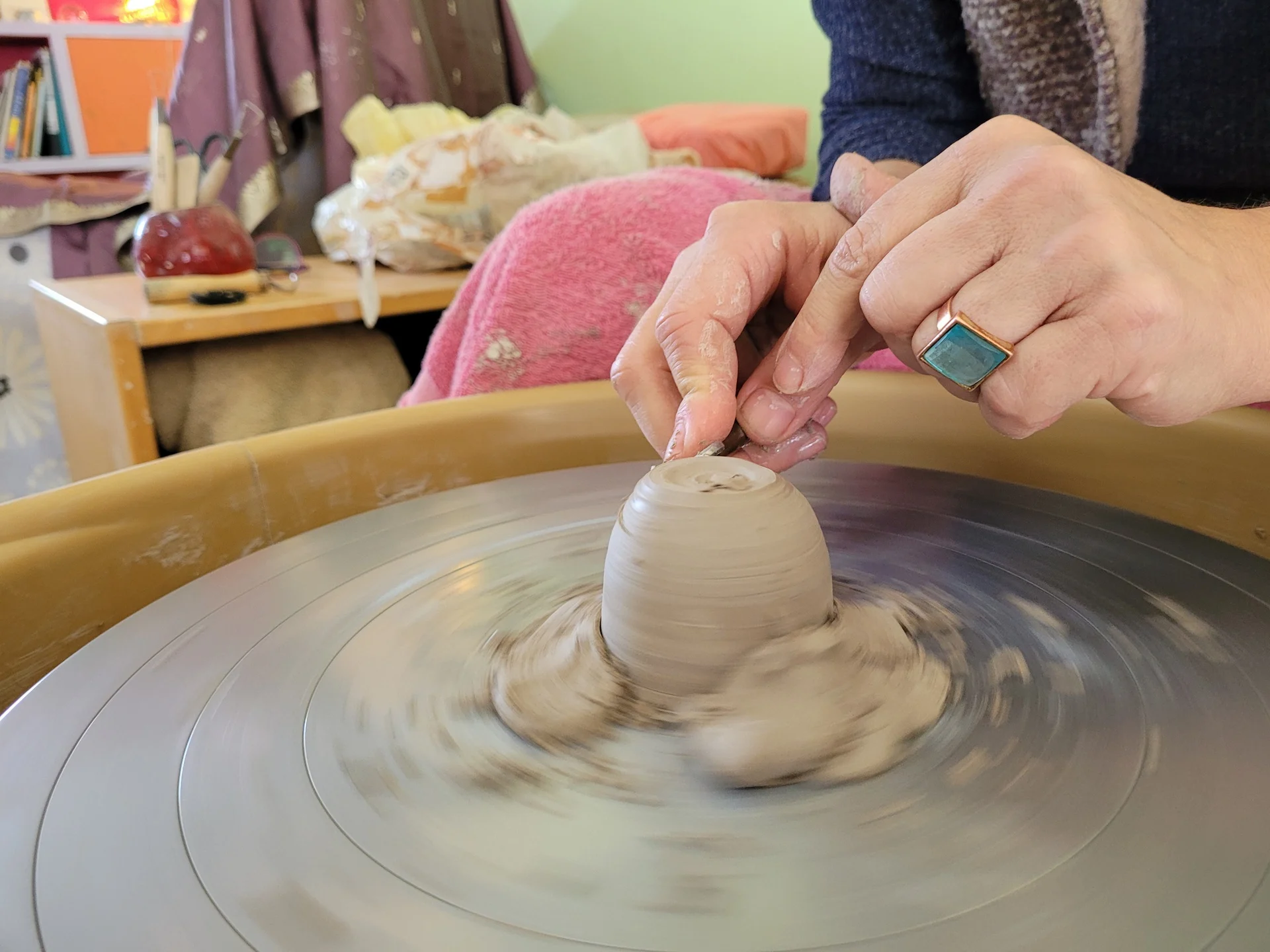 סיפור בחומר טבעון