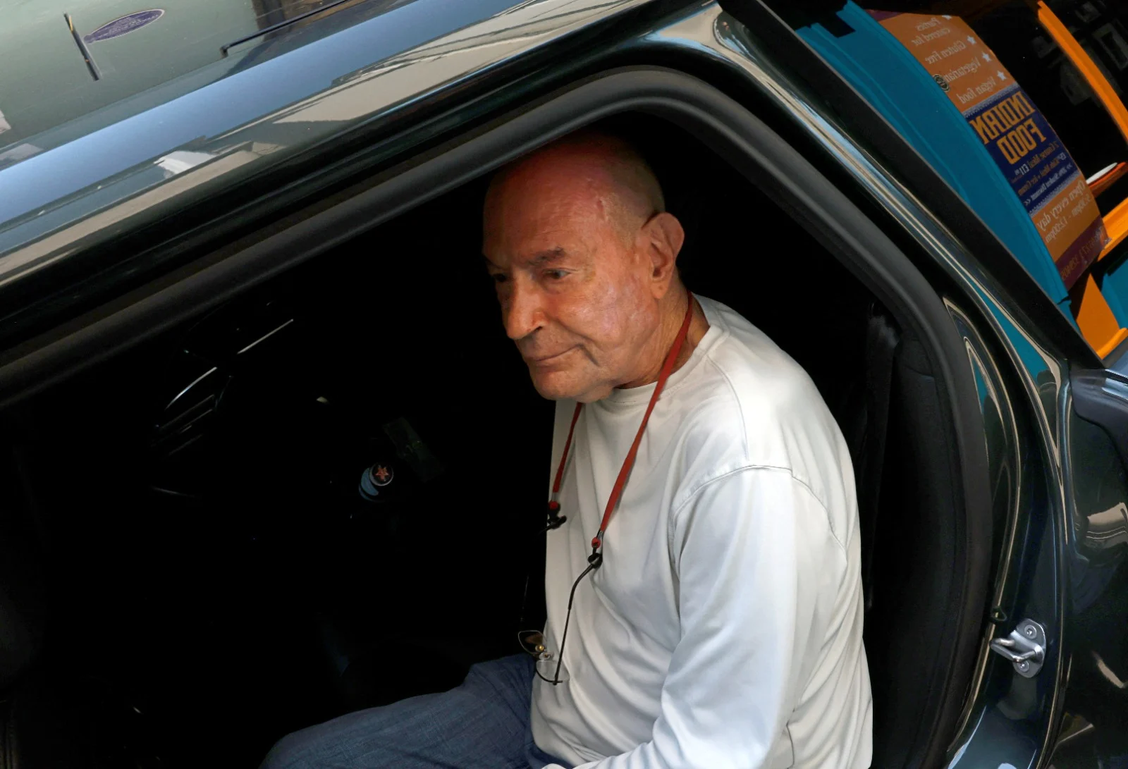 משפט נתניהו, תיק 1000, ארנון מילצ'ן מגיע להעיד בתיק 1000 באולם בברייטון