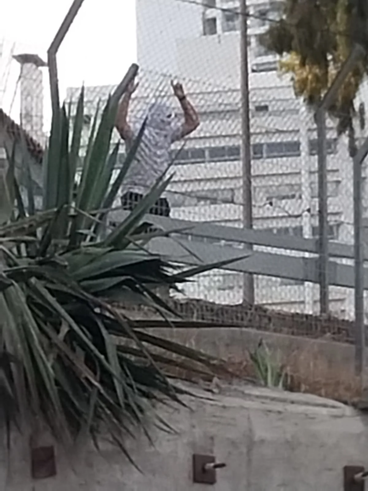 החייל שהשליך אבנים על מפגינים בקפלן מתוך בסיס הקריה