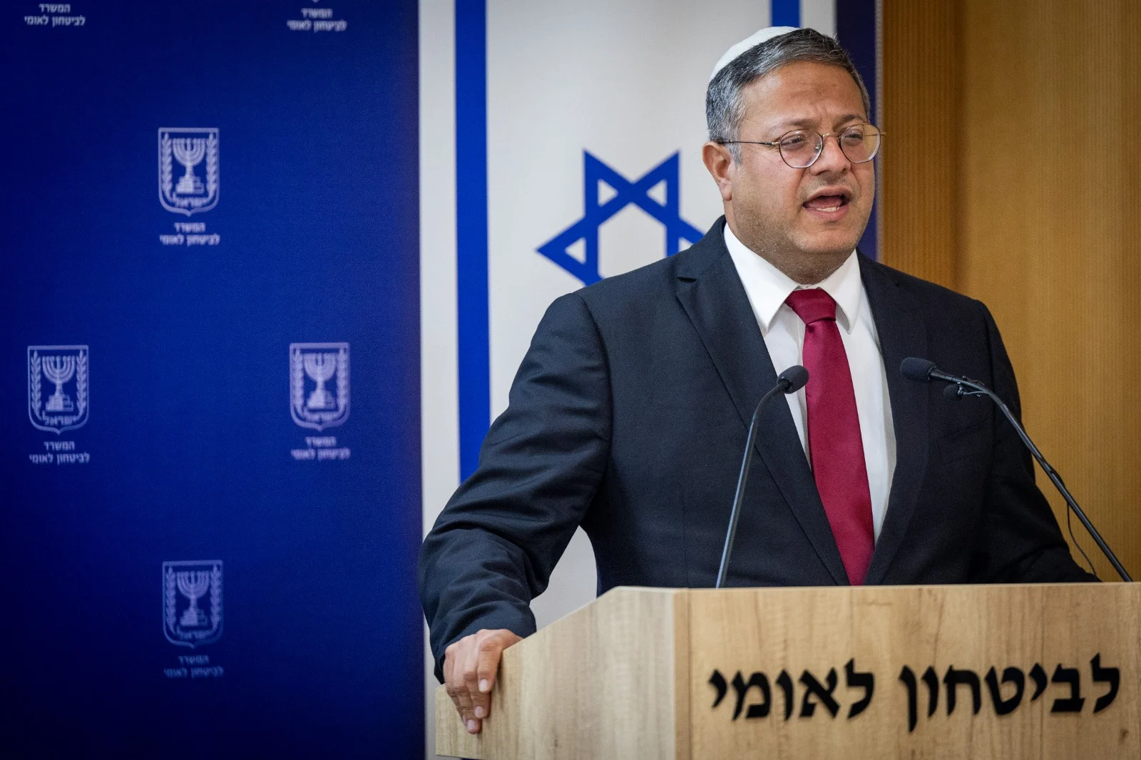 השר בן גביר בטקס הענקת דרגות במשטרה