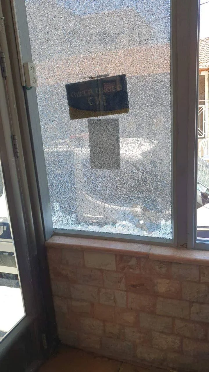 החנות שנפגעה מהירי