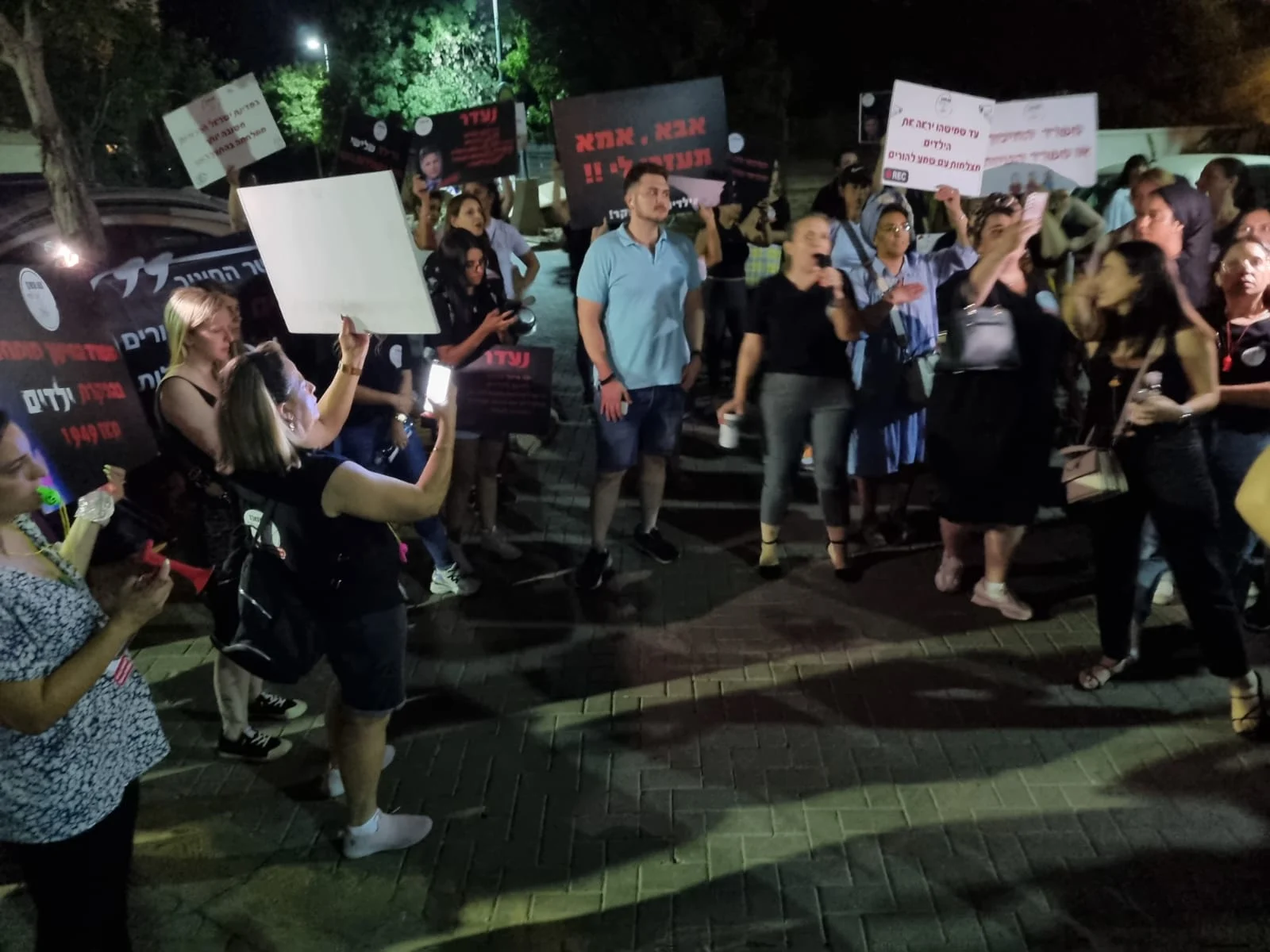 ההפגנה מול ביתו של השר יואב קיש לתיקון חוק המצלמות