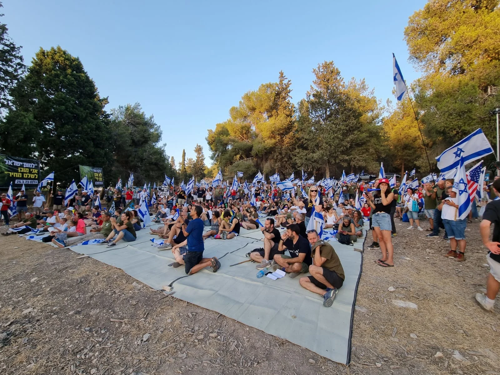 מחאת המילואימניקים מול ביתו של השר גלנט בעמיקם