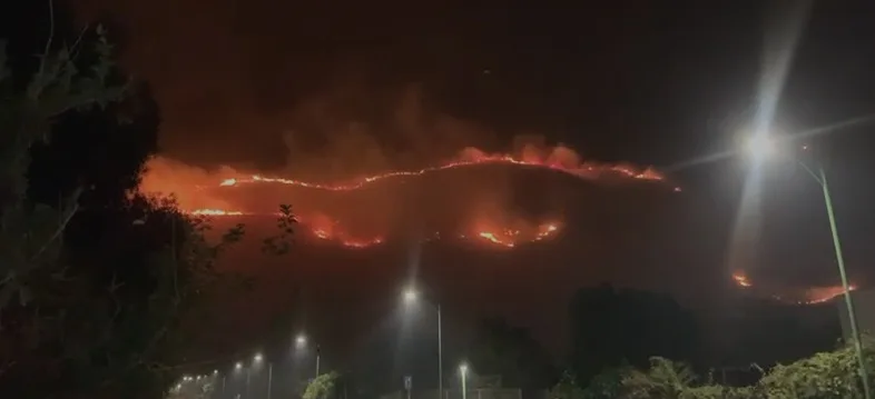 השריפה בגלבוע מעל לקיבוץ חפציבה