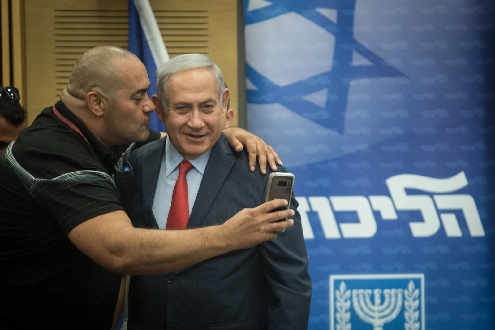 רה''מ נתניהו עם פעיל הליכוד איציק זרקא, 2018, זרקה