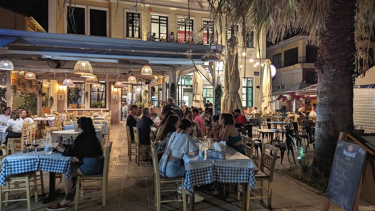 פרבזה שוקקת בערב