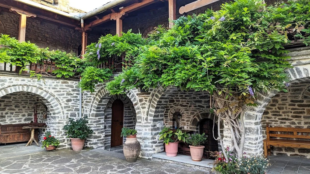 מנזר Monastery Molivdoskepasti
