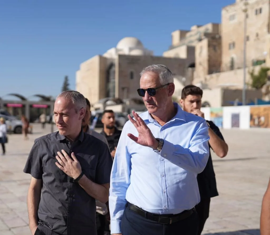 חברי הכנסת בני גנץ וחילי טרופר הבוקר בכותל