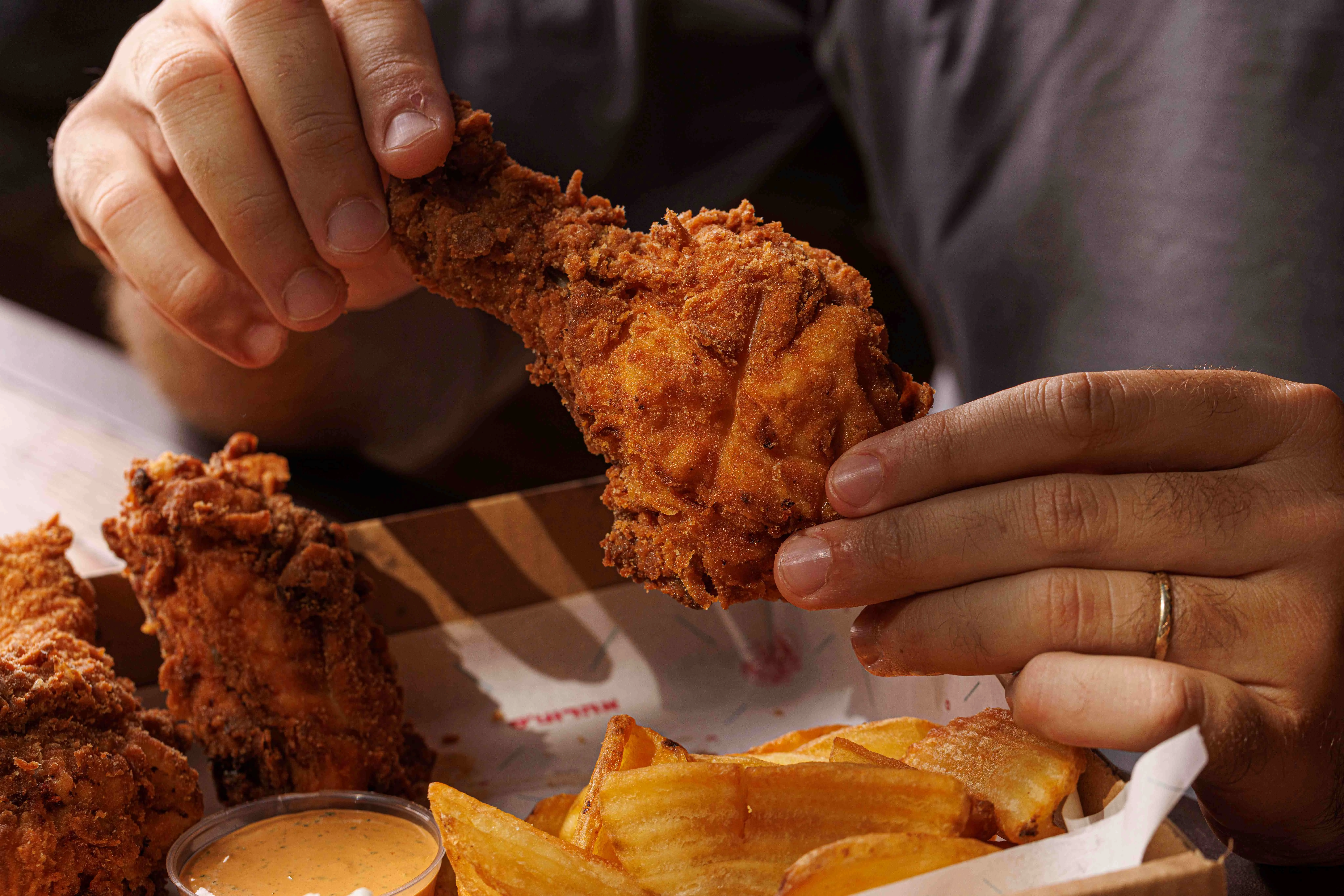 אהרוניס, ישראל אהרוני, פרייד צ'יקן