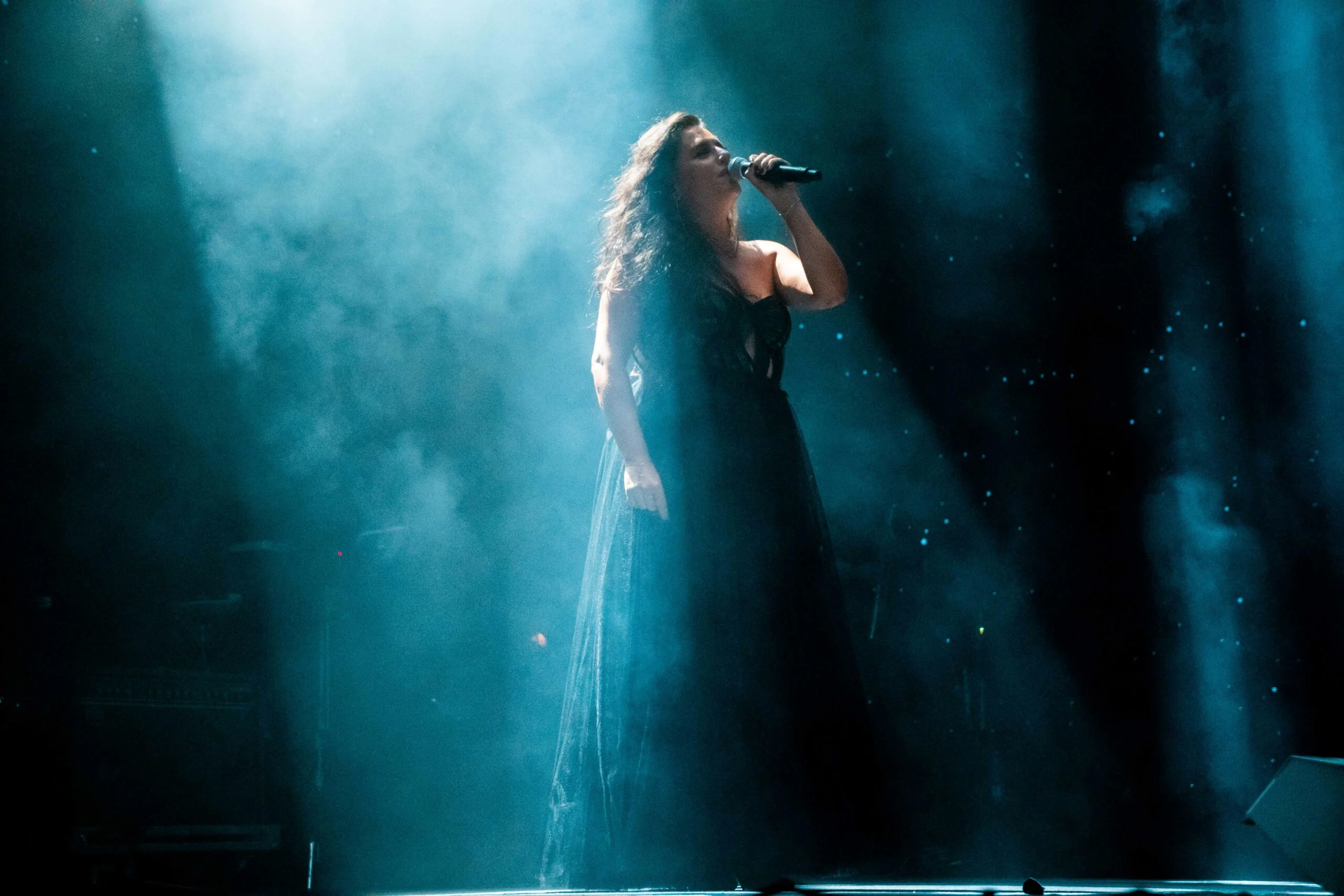 מירי מסיקה, קיסריה