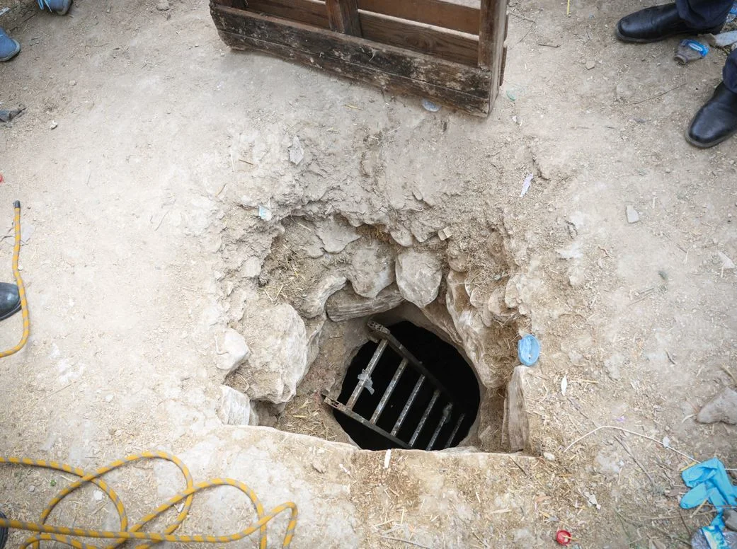 הבור בדיר אל-אסד