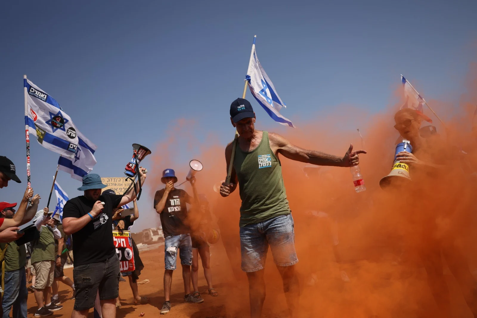 מפגינים בפתח תקווה