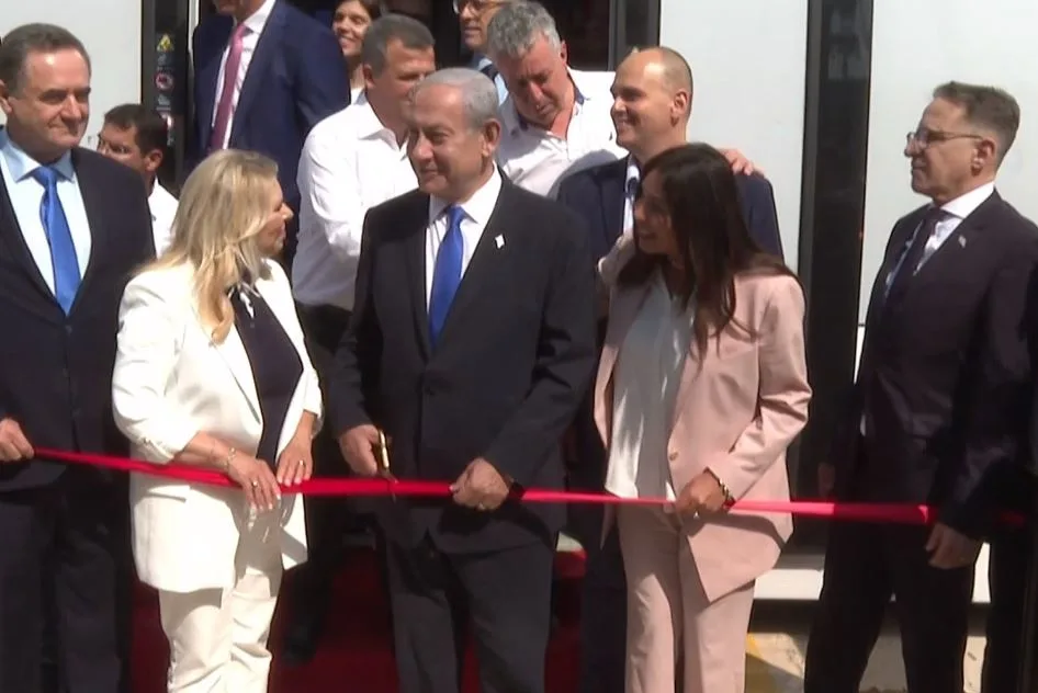 נתניהו חונך את הרכבת הקלה בפתח תקווה