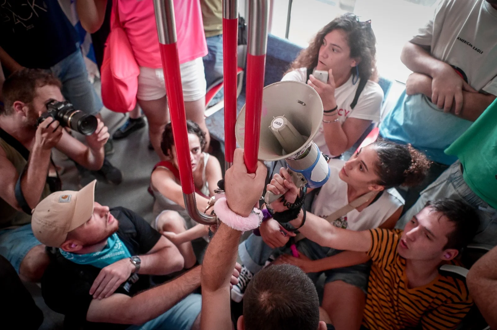 מפגינים ברכבת הקלה