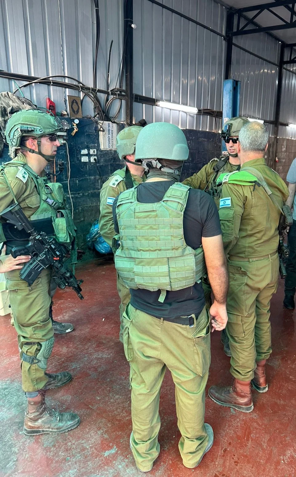 אלוף פיקוד המרכז יהודה פוקס בזירת הפיגוע בחווארה