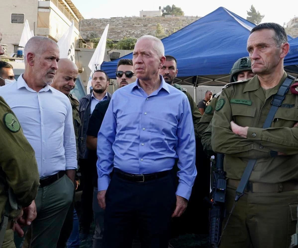 השר גלנט ,הרמטכ''ל הלוי וראש שב''כ רונן בר בזירת הפיגוע בדרום הר חברון