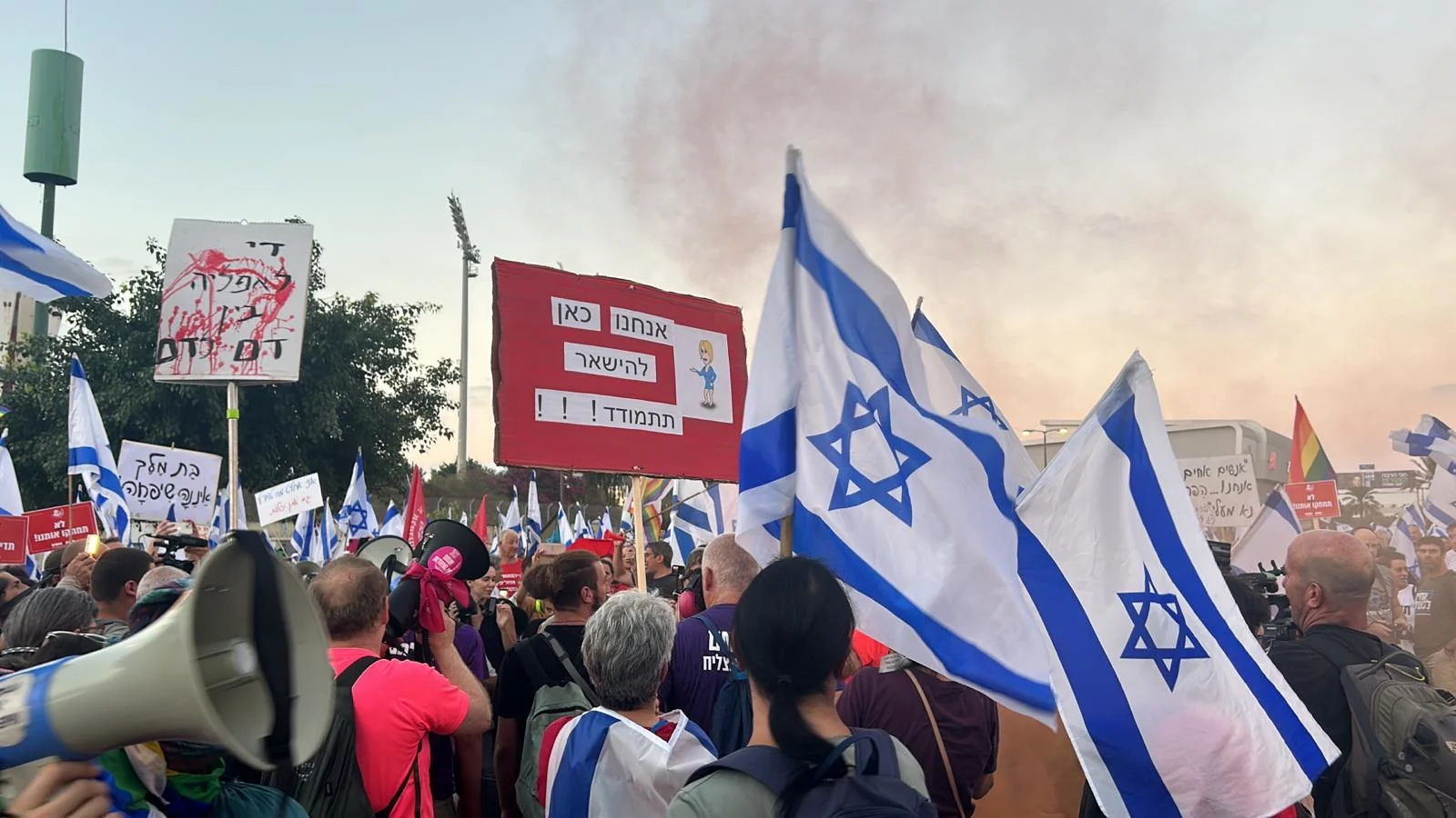 אבוקות בצעדת הנשים בבני ברק