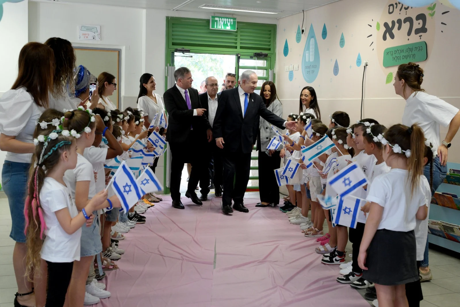 רה''מ נתניהו והשר קיש פותחים את שנת הלימודים בביה''ס ''אלמוג'' במעלה אדומים